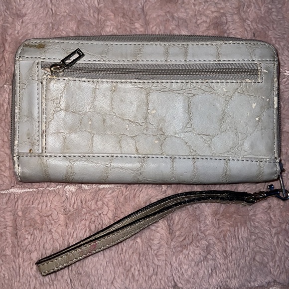 Guess wallet - Picture 2 of 3